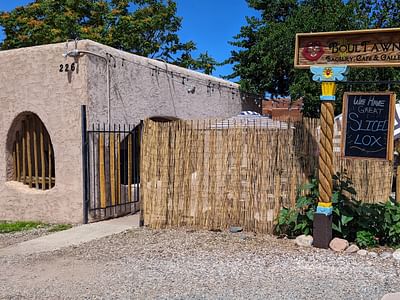 Boultawn's Bagelry, Cafe and Gallery