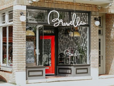 Brewella's Coffee, Crêpes & Collectibles