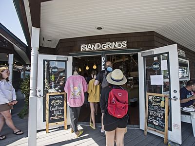 Island Grinds Coffee, Smoothie & Juice Bar