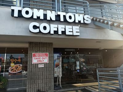 Tom N Toms Coffee